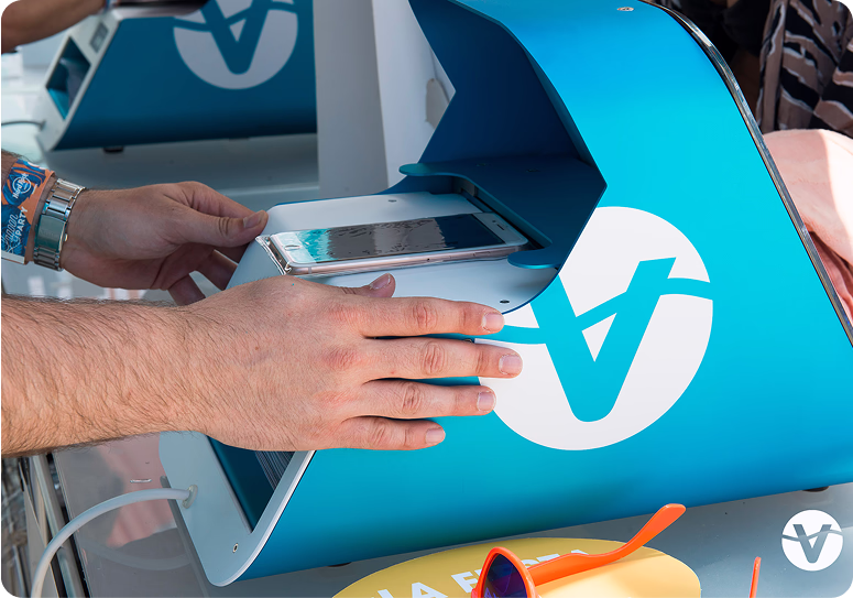 Introduce el móvil a impermeabilizar 